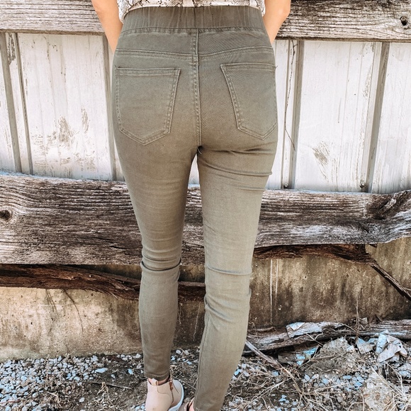 Must Have Moto Leggings - Picture 2 of 2